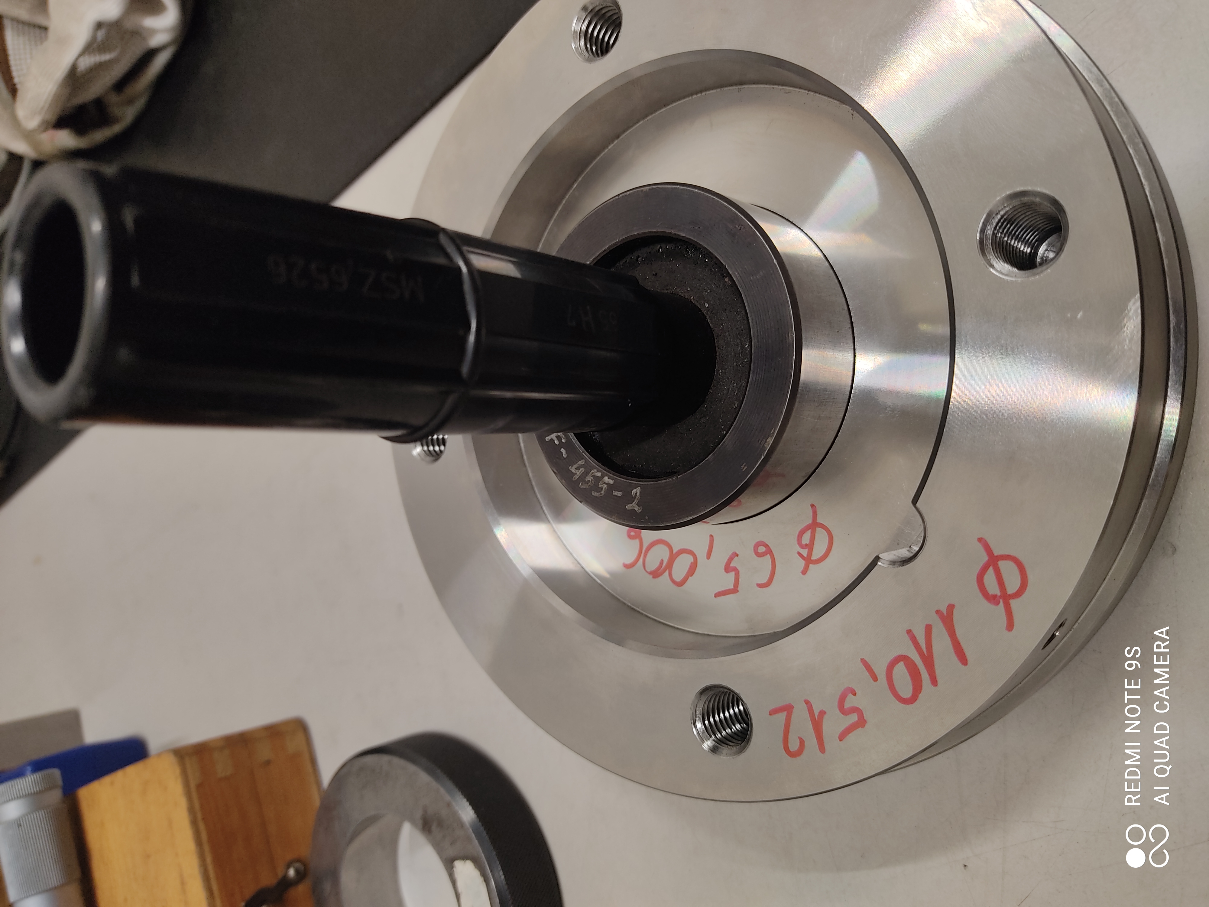 furat méretellenőrzése dugósidomszerrel